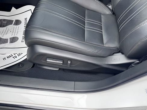 Used 2024 Honda HR-V EX-L image 16
