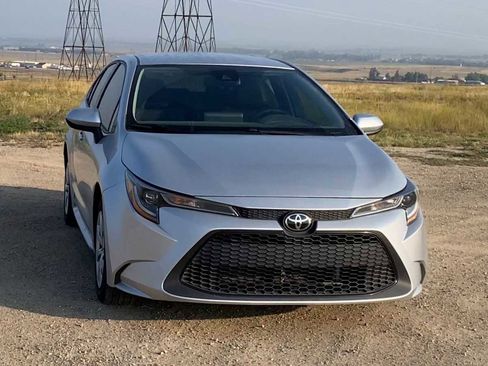 Used 2022 Toyota Corolla LE image 3