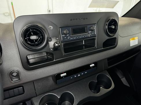 Used 2022 Mercedes-Benz Sprinter 2500 image 17