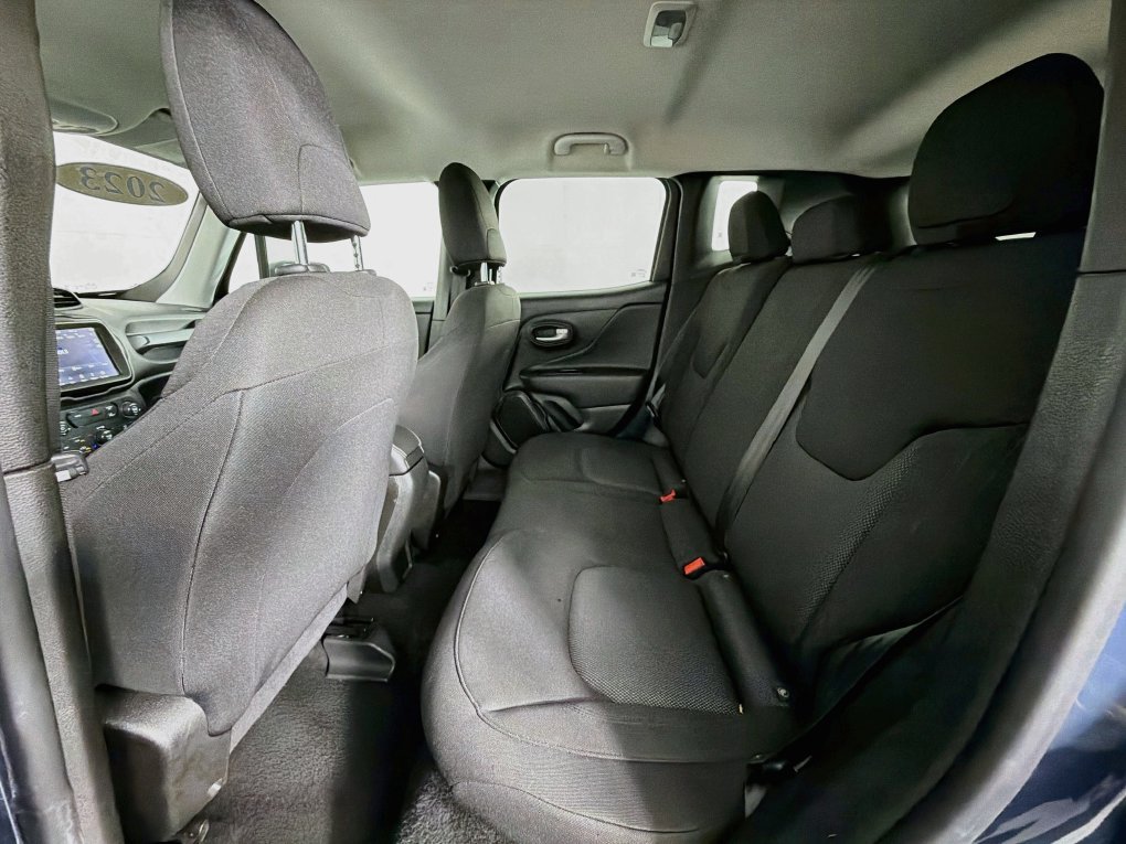 Used 2023 Jeep Renegade Latitude AWD/4WD image 37