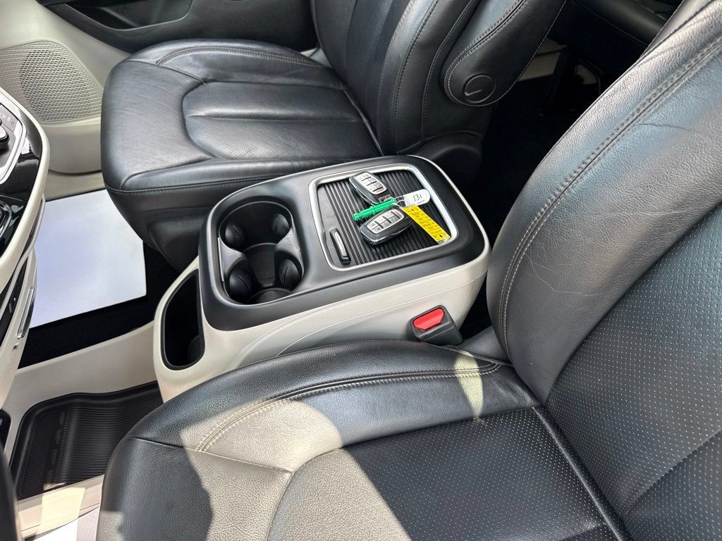 Used 2020 Chrysler Pacifica Touring-L Plus FWD image 30
