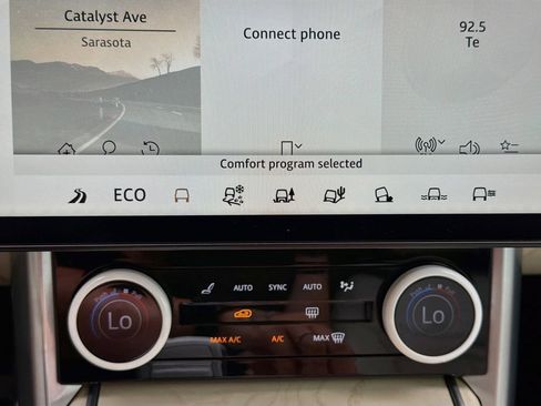 Used 2023 Land Rover Range Rover SV AWD/4WD image 30