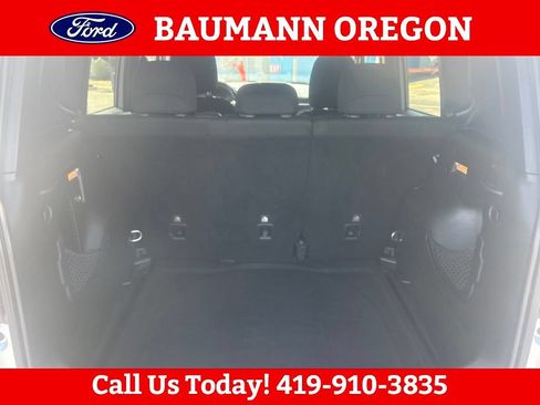 Used 2017 Jeep Renegade Latitude FWD image 12