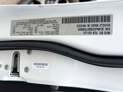 Used 2025 Jeep Compass Limited image 35