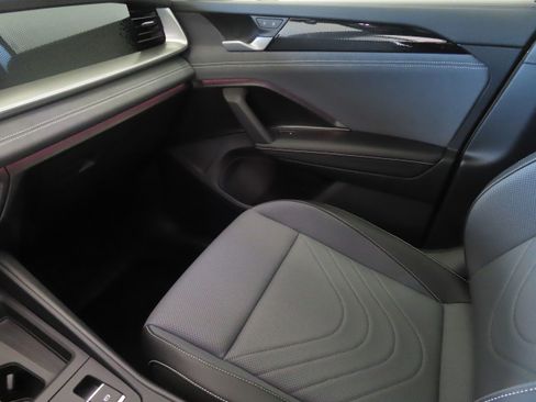 New 2026 Volkswagen Tiguan SE R-Line image 21