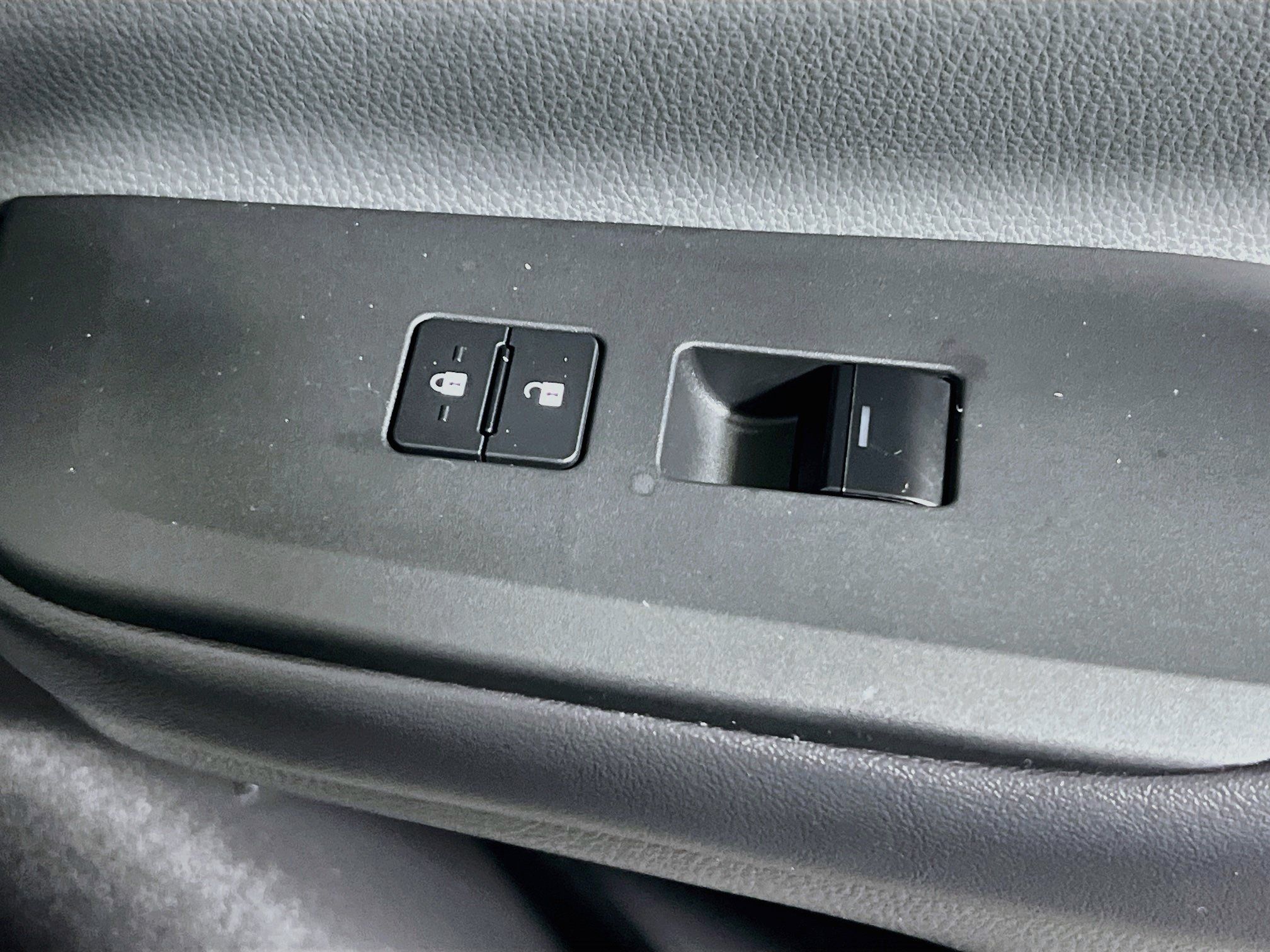 Used 2024 Toyota Prius LE FWD image 32