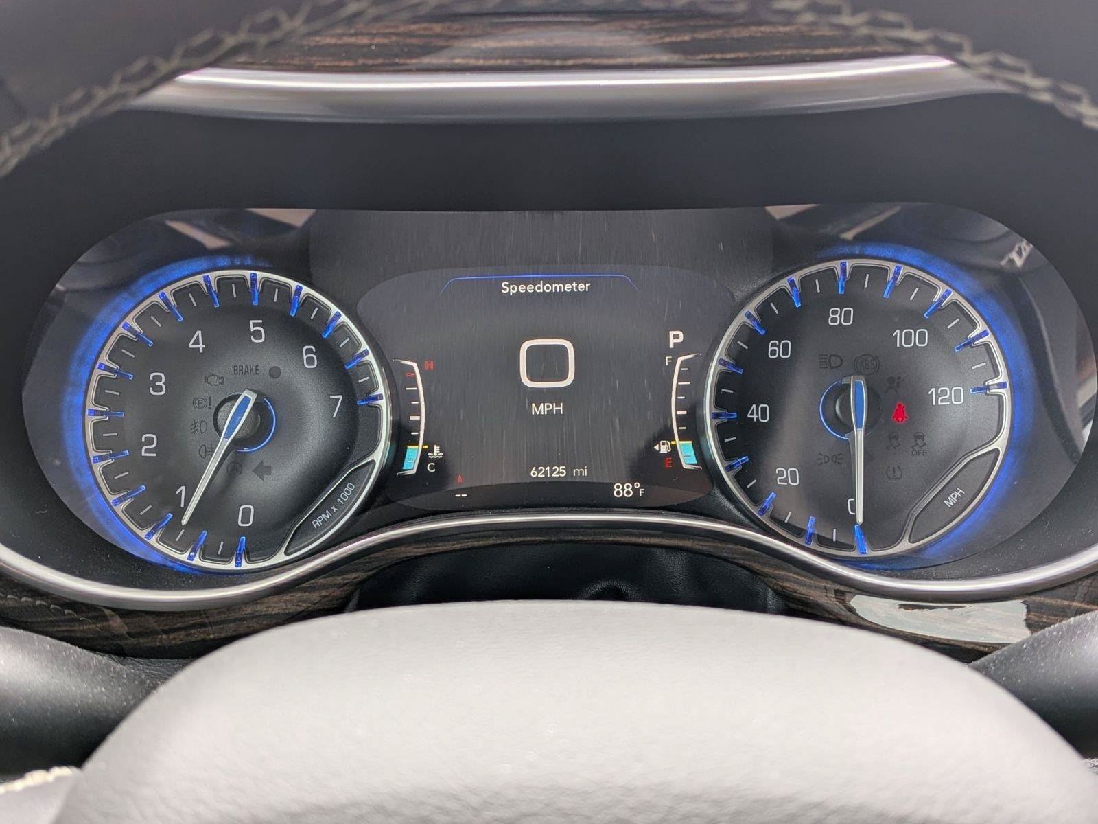 Used 2022 Chrysler Pacifica Limited AWD/4WD image 37