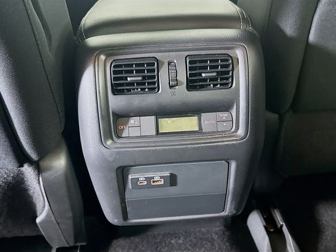 Used 2019 Nissan Pathfinder SV image 26