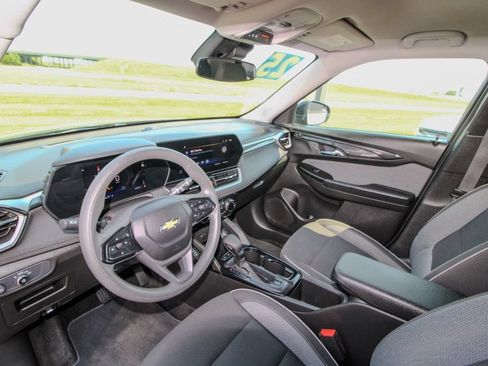 Used 2025 Chevrolet TrailBlazer LT AWD/4WD image 15