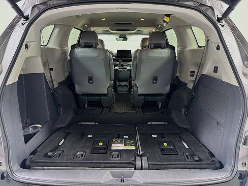 Used 2024 Toyota Sienna Limited AWD/4WD image 27