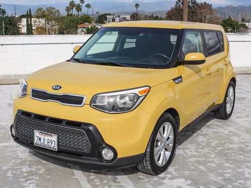 Used 2016 Kia Soul + image 3
