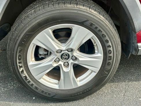Used 2019 Toyota RAV4 XLE FWD image 30