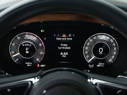 Certified 2025 Bentley Bentayga Extended Wheelbase image 39