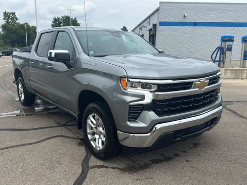 Used 2024 Chevrolet Silverado 1500 LT AWD/4WD image 7