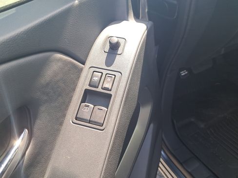 Certified 2025 Nissan Frontier SV image 11