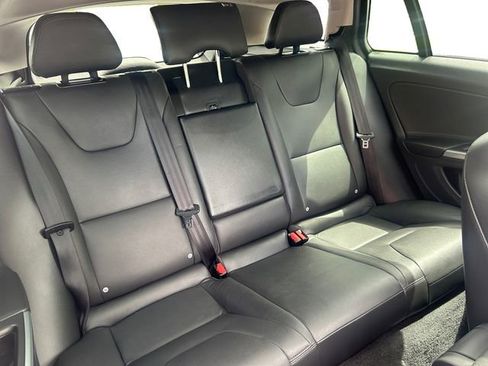 Used 2018 Volvo V60 T5 Cross Country AWD/4WD image 17