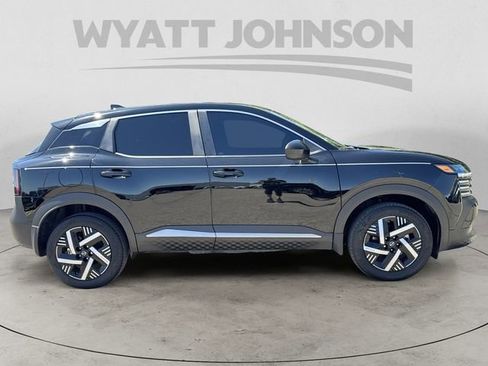 Used 2025 Nissan Kicks SV FWD image 6