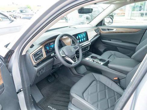 New 2026 Volkswagen Atlas SE FWD image 17