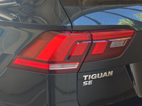 Used 2019 Volkswagen Tiguan SE AWD/4WD image 32