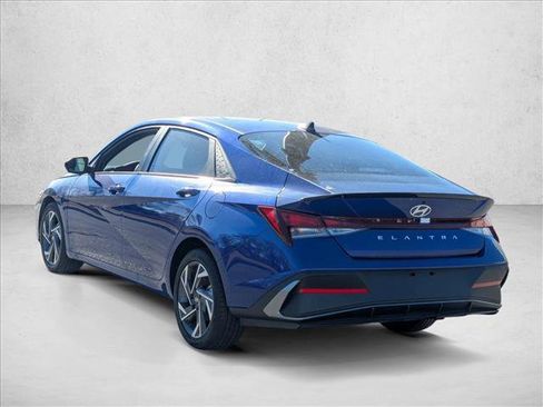 Used 2025 Hyundai Elantra Sport image 8