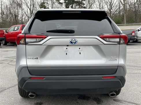Used 2023 Toyota RAV4 XLE Premium image 4