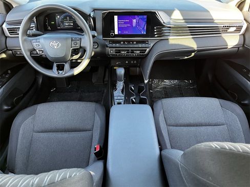 Used 2025 Toyota Camry LE image 9