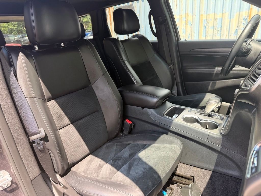 Used 2017 Jeep Grand Cherokee Altitude AWD/4WD image 12