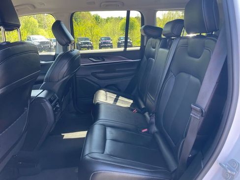 Used 2023 Jeep Grand Cherokee Limited AWD/4WD image 9