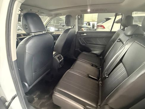 Used 2022 Volkswagen Tiguan SE w/ Panoramic Sunroof Package FWD image 10