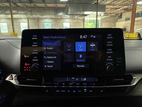 Used 2023 Toyota Sienna XLE FWD image 21