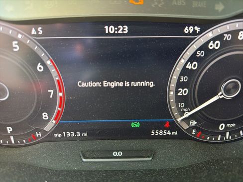 Used 2019 Volkswagen Tiguan SEL Premium image 13