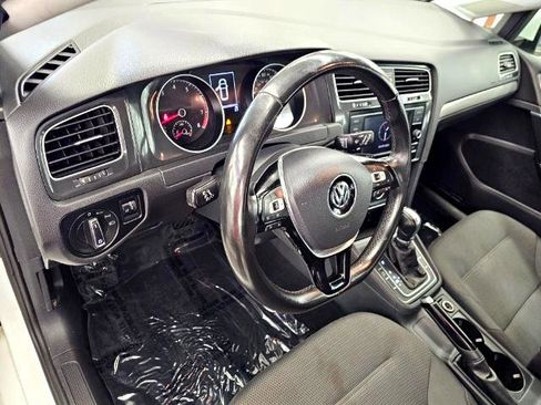 Used 2019 Volkswagen Golf S image 7