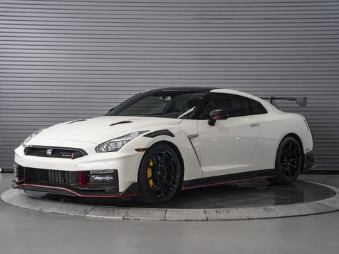 Used 2024 Nissan GT-R NISMO w/ Floor Mat Package AWD/4WD image 1