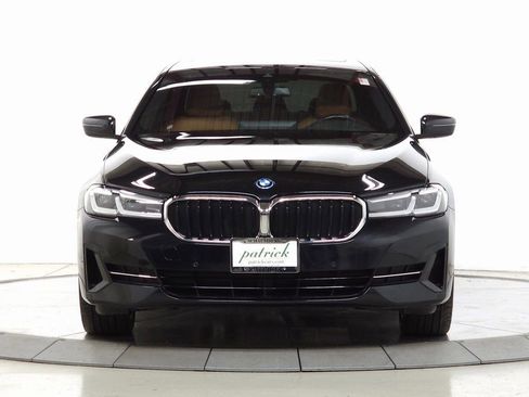 Used 2023 BMW 530e xDrive w/ Premium Package image 2