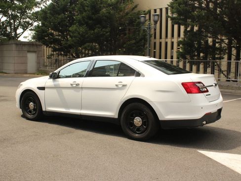 Used 2019 Ford Taurus Police Interceptor AWD image 9