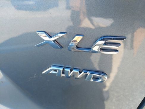 Used 2024 Toyota Corolla Cross XLE image 25