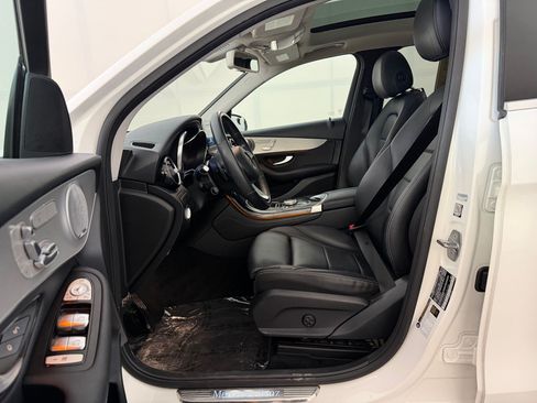 Used 2019 Mercedes-Benz GLC 300 4MATIC image 5