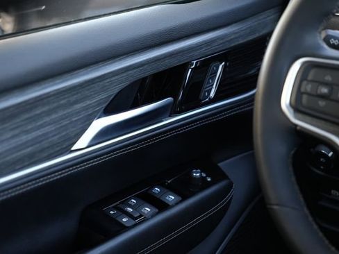 Used 2024 Jeep Wagoneer L Series II w/ Flexible Seating Group image 19