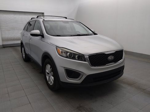 Used 2017 Kia Sorento LX w/ LX Convenience Package image 13