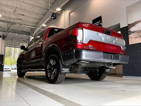 Used 2024 Nissan Titan Platinum Reserve w/ Moonroof Package AWD/4WD image 5