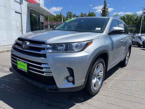 Used 2017 Toyota Highlander Limited AWD/4WD image 8