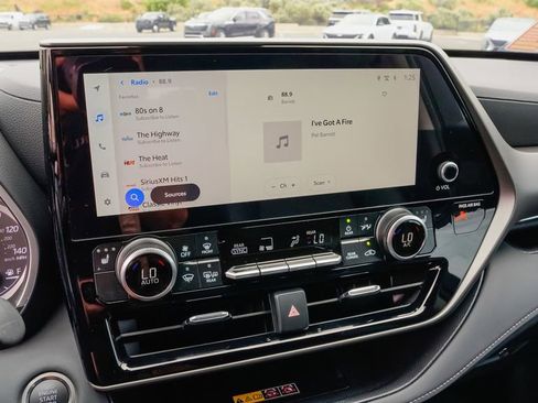 Used 2025 Toyota Highlander XLE image 21