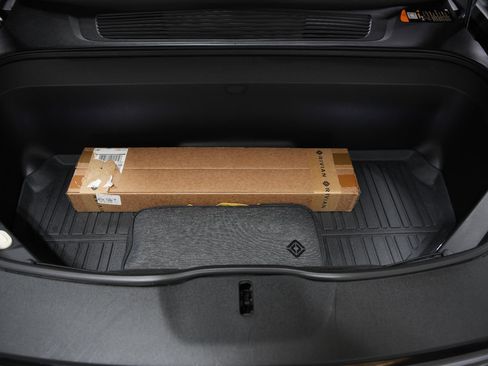 Used 2023 Rivian R1S Adventure image 10