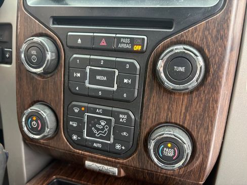 Used 2013 Ford F150 Lariat w/ Luxury Equipment Group image 18