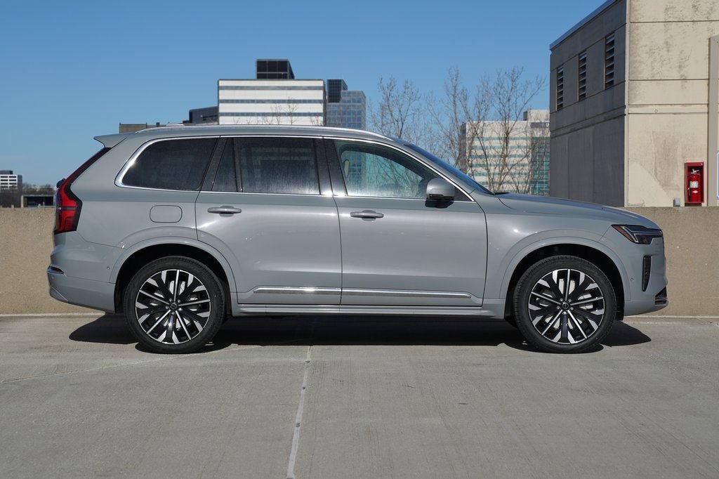 Used 2026 Volvo XC90 T8 Plus w/ Protection Package Premier AWD/4WD image 3