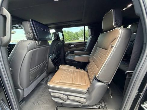 New 2026 GMC Yukon XL Denali Ultimate w/ LPO, Floor Liner Package AWD/4WD image 17