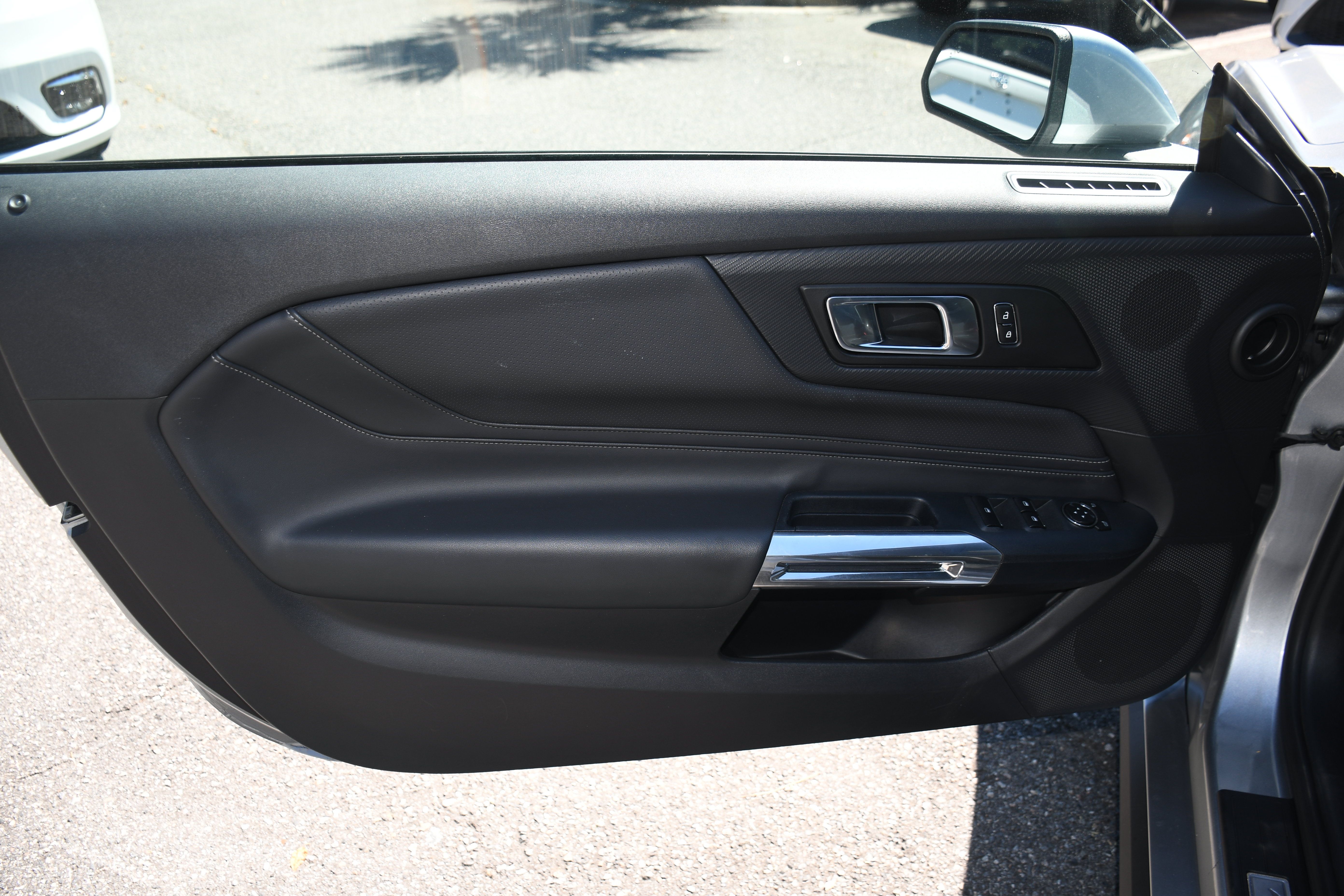 Used 2025 Ford Mustang Premium RWD image 9