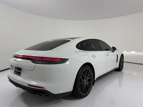Used 2022 Porsche Panamera image 7
