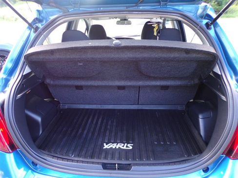 Used 2017 Toyota Yaris 4-Door Hatchback FWD image 40