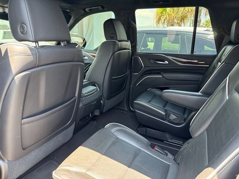 Used 2021 Cadillac Escalade Premium Luxury RWD image 7